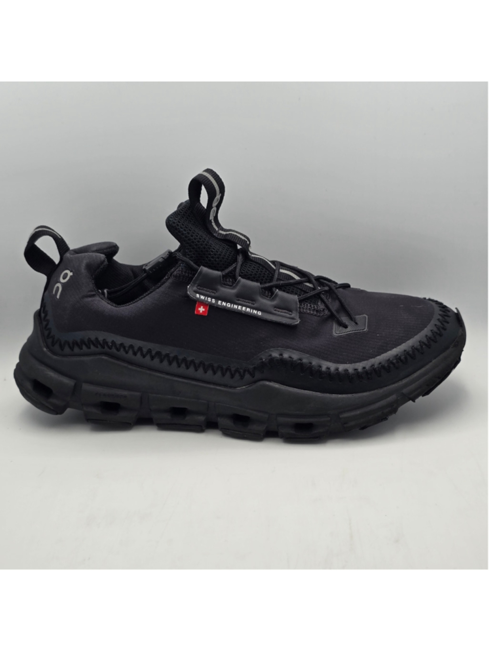 Women's On Running Cloud Sneakers in Black 6.5 women's